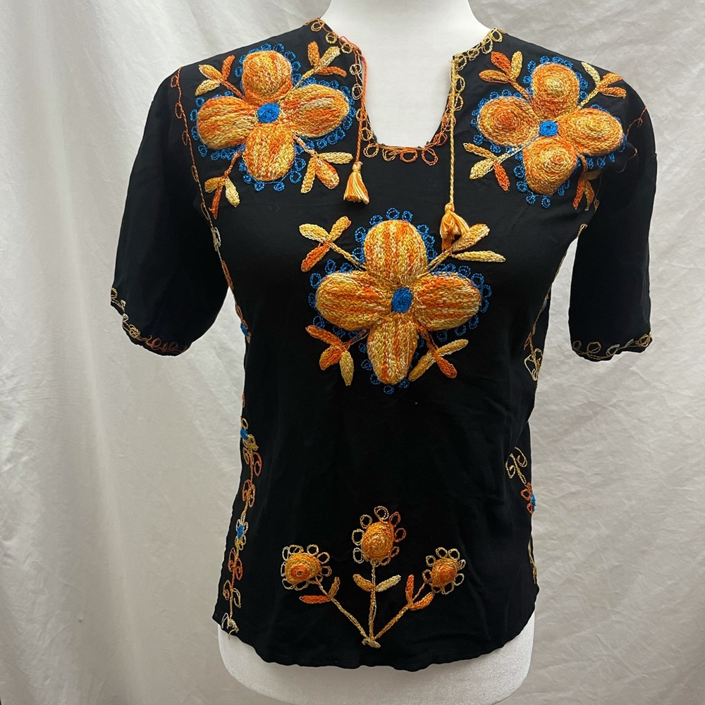 Embroidered Mexican tunic shirt M